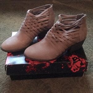 NIB bootie by FERGIE!